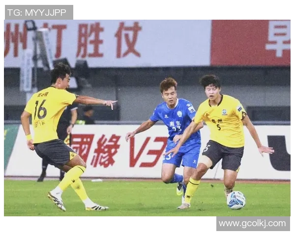 南京足球队在全国锦标赛中以75分高居积分榜首位展现强劲实力 南京足球队在全国锦标赛中以75分高居积分榜首位展现强劲实力