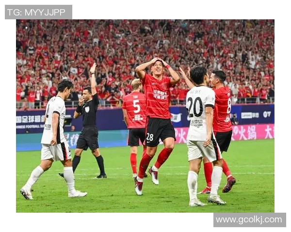 成都足球队在足球团队协作排行榜中荣登第七名展现出色团队精神与默契配合