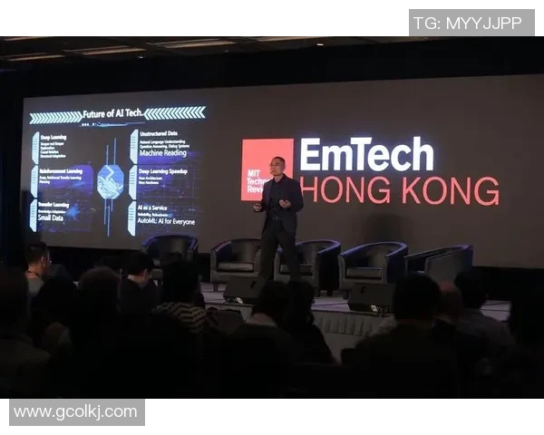 深度对话杨强讲述他在足球世界中的奋斗与成长历程