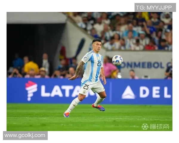 足球明星利马精彩瞬间照片分享展现其独特魅力与风采