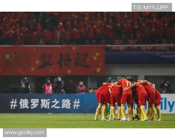 足球明星在逆境中的伤感瞬间展现了他们不为人知的脆弱与坚持