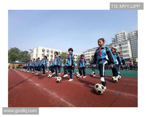 足球明星惊艳后空翻视频集锦展现运动之美与技巧的完美结合