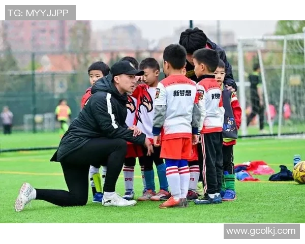 足球明星携手公益助力青少年体育活动促进健康成长与梦想实现